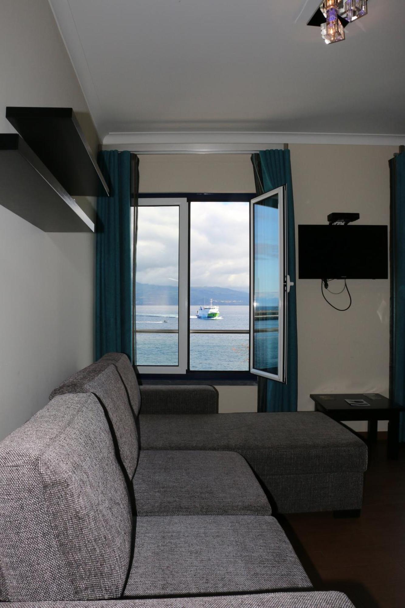 Apartamentos Kosmos Horta  Zimmer foto